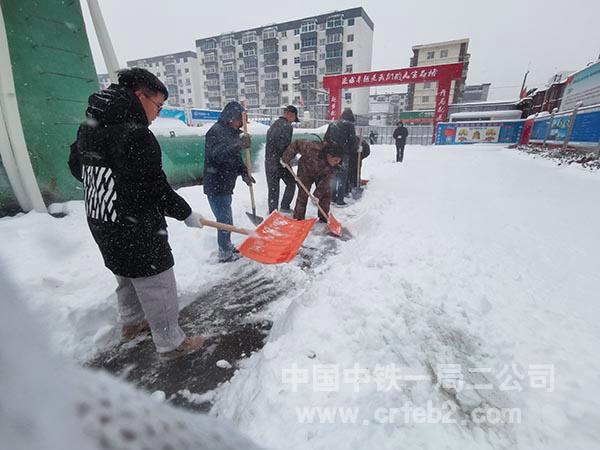 现场除雪工作