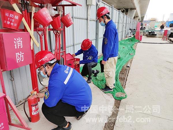 北京轨道交通机场线项目青年安质岗进行安全隐患排查