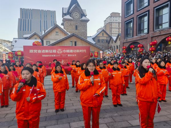 女职工与一线环卫女工共唱一首歌